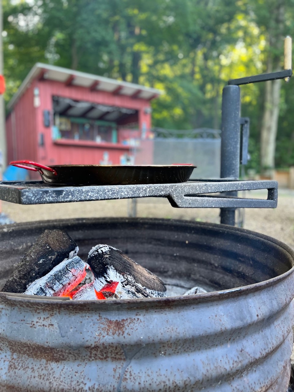 Campfire grill - Side view.